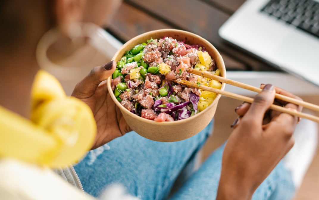 Two people having dinner — Eat Local. Get Rewards.